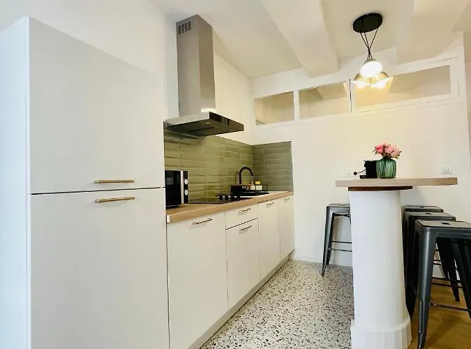 Superbe T2 En Plein Centre D'ajaccio, Rue Fesch