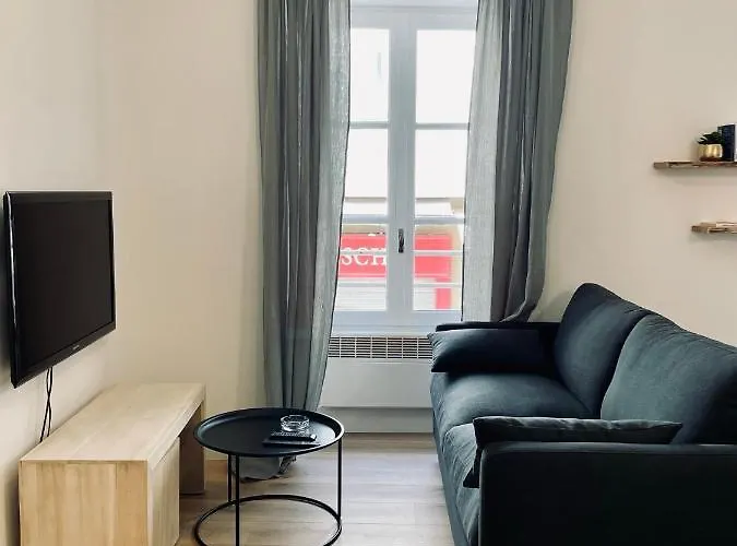 Superbe T2 En Plein Centre D'ajaccio, Rue Fesch * Ajaccio (Corsica)